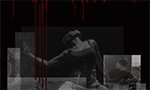 Uma colagem de imagens: fundo escuro, linhas vermelhas "escorrendo" do topo da imagem, uma mulher negra performando, sobrepostas estão imagens um pouco ofuscadas de homens negros vendados com um pano branco e/ou algemadas.